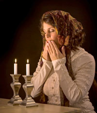 Jewish woman in prayer